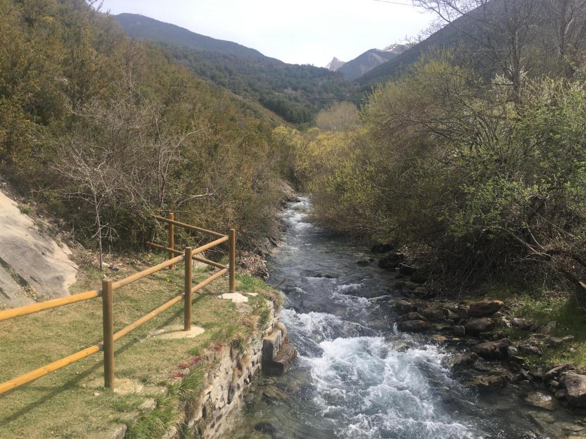 Apartamentos Turisticos Rio Gallego Canfranc Eksteriør bilde